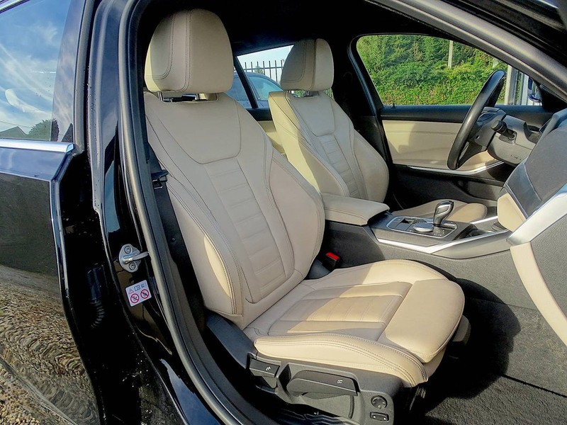 
BMW 3-Reeks Touring (G21) _ 320d full									