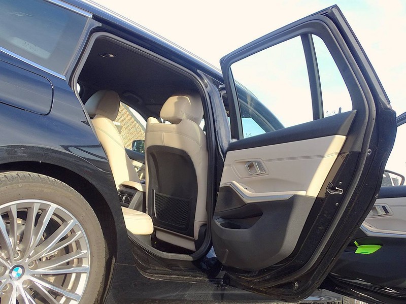 
BMW 3-Reeks Touring (G21) _ 320d full									