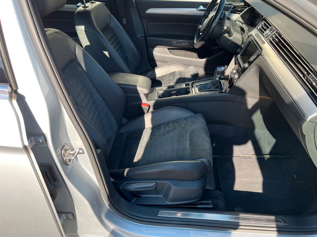 
Volkswagen Passat GTE 1.4TSI eHybrid Highline con navegación LED HUD full									