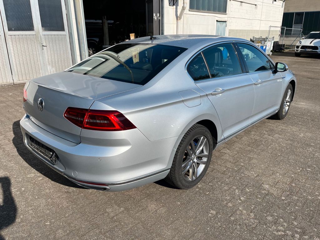 
Volkswagen Passat GTE 1.4TSI eHybrid Highline con navegación LED HUD full									