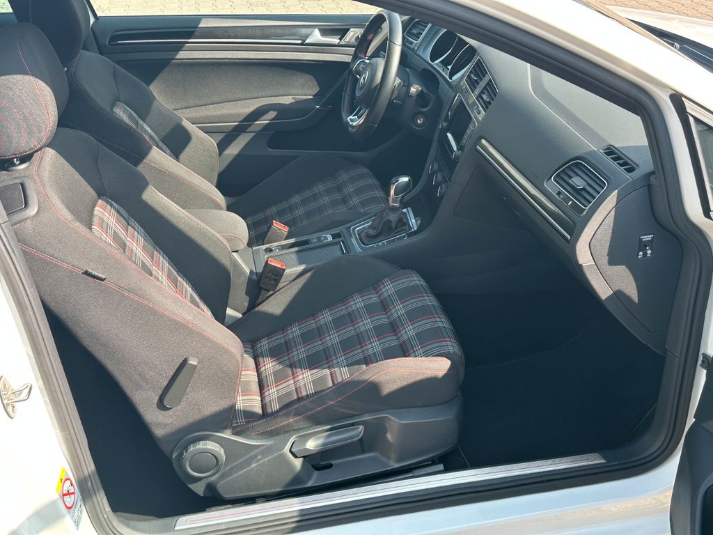 
Volkswagen Golf VII GTI PERFORMANCE full									