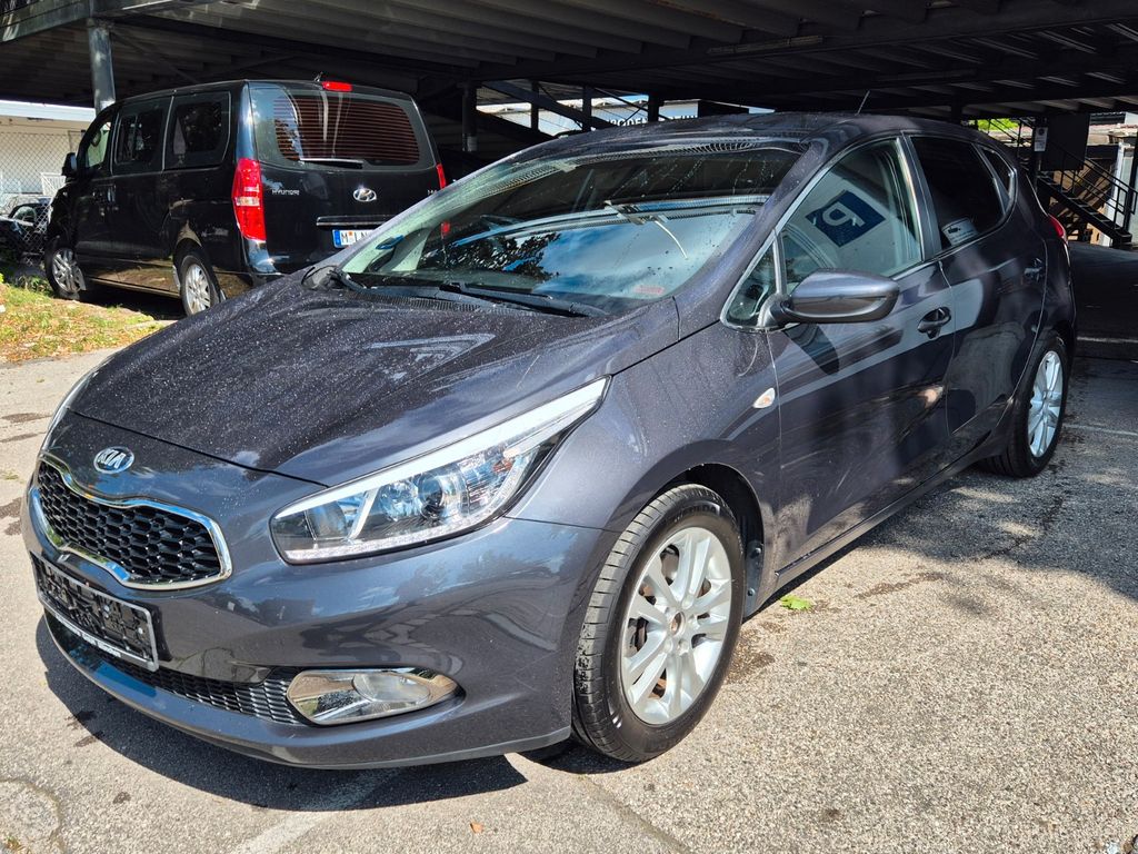 
Kia Ceed Edición Copa Mundial de la FIFA full									