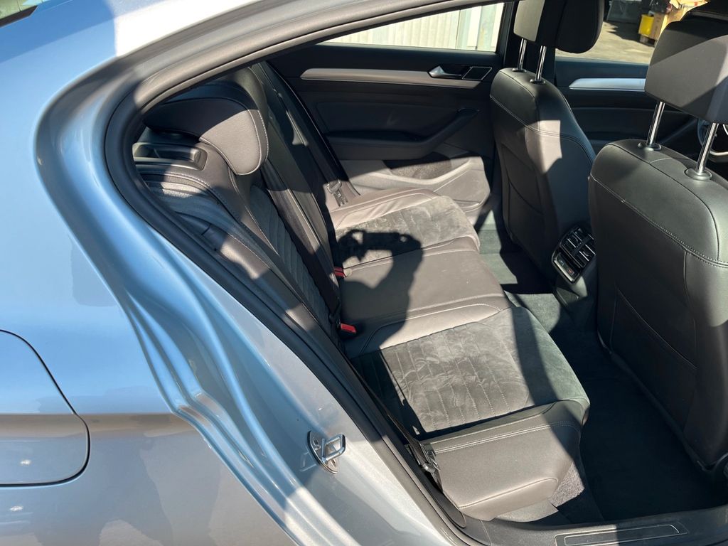 
Volkswagen Passat GTE 1.4TSI eHybrid Highline con navegación LED HUD full									