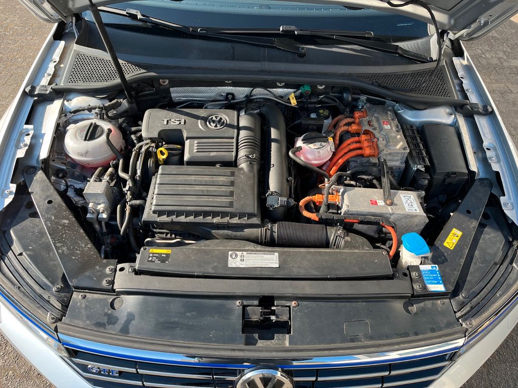 
Volkswagen Passat GTE 1.4TSI eHybrid Highline con navegación LED HUD full									