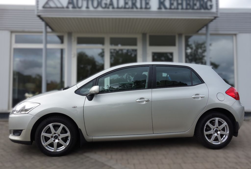 
Toyota Auris full									
