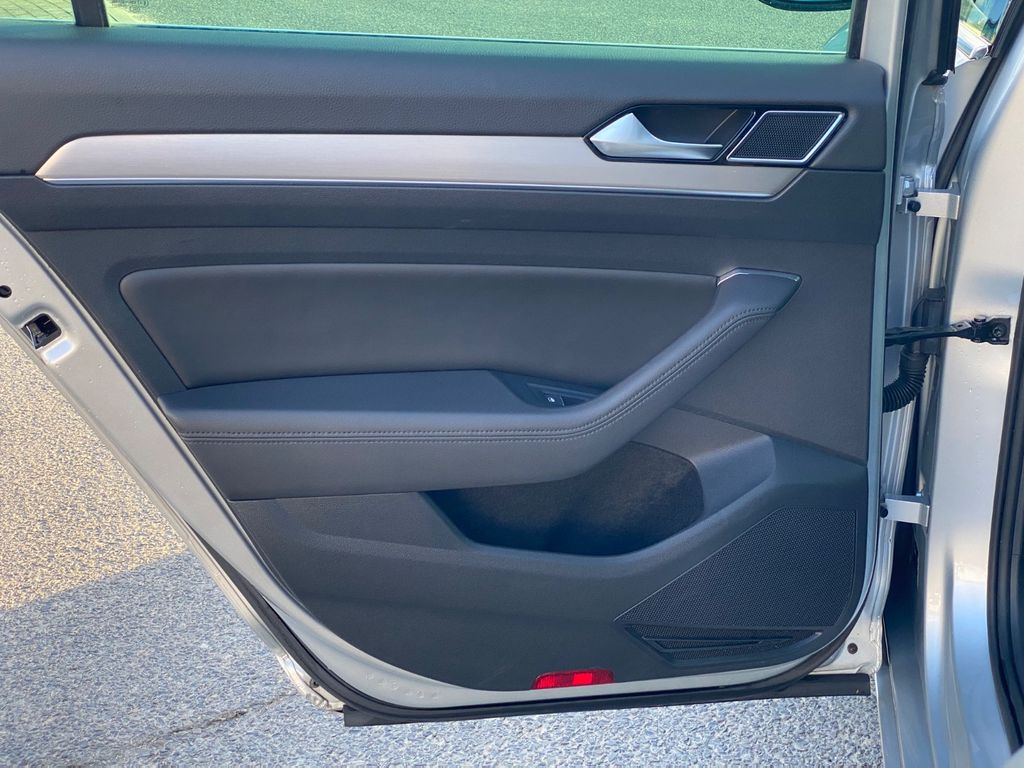 
Volkswagen Passat Variant Highline full									