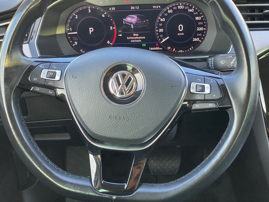 
Volkswagen Passat Variant Highline full									