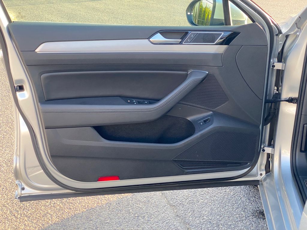 
Volkswagen Passat Variant Highline full									