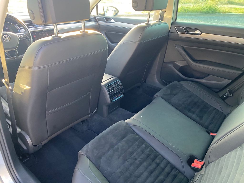 
Volkswagen Passat Variant Highline full									