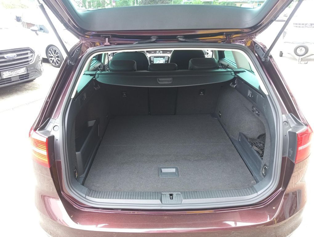 
Volkswagen Passat Variant full									