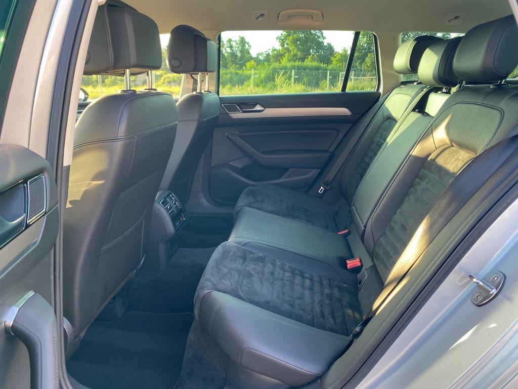 
Volkswagen Passat Variant Highline full									