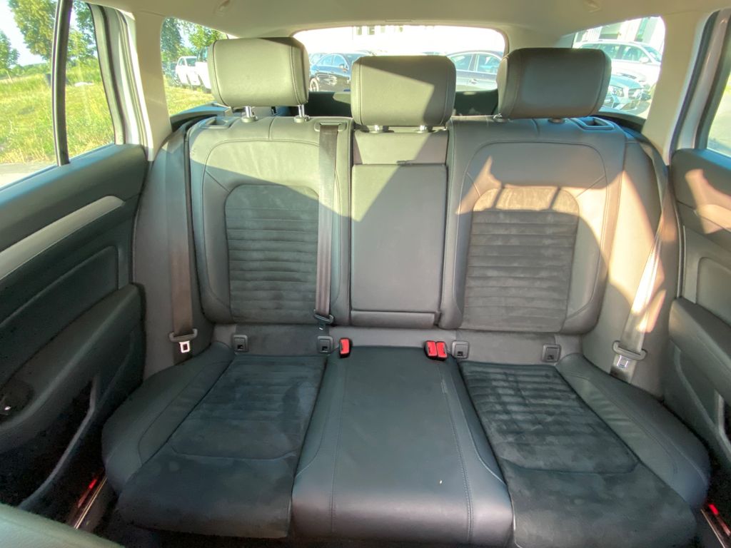 
Volkswagen Passat Variant Highline full									