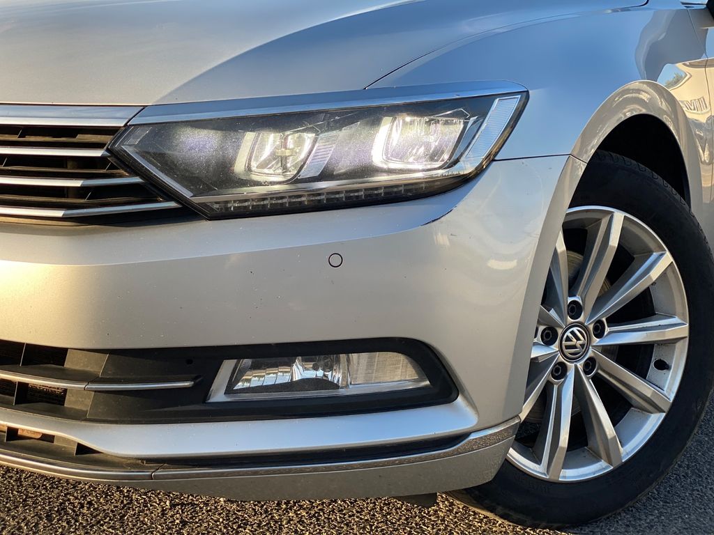 
Volkswagen Passat Variant Highline full									