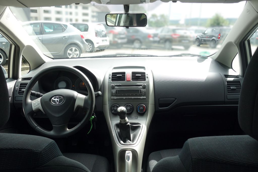 
Toyota Auris full									