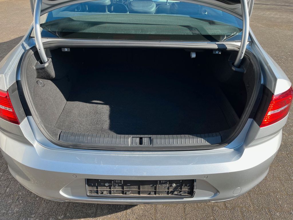 
Volkswagen Passat GTE 1.4TSI eHybrid Highline con navegación LED HUD full									