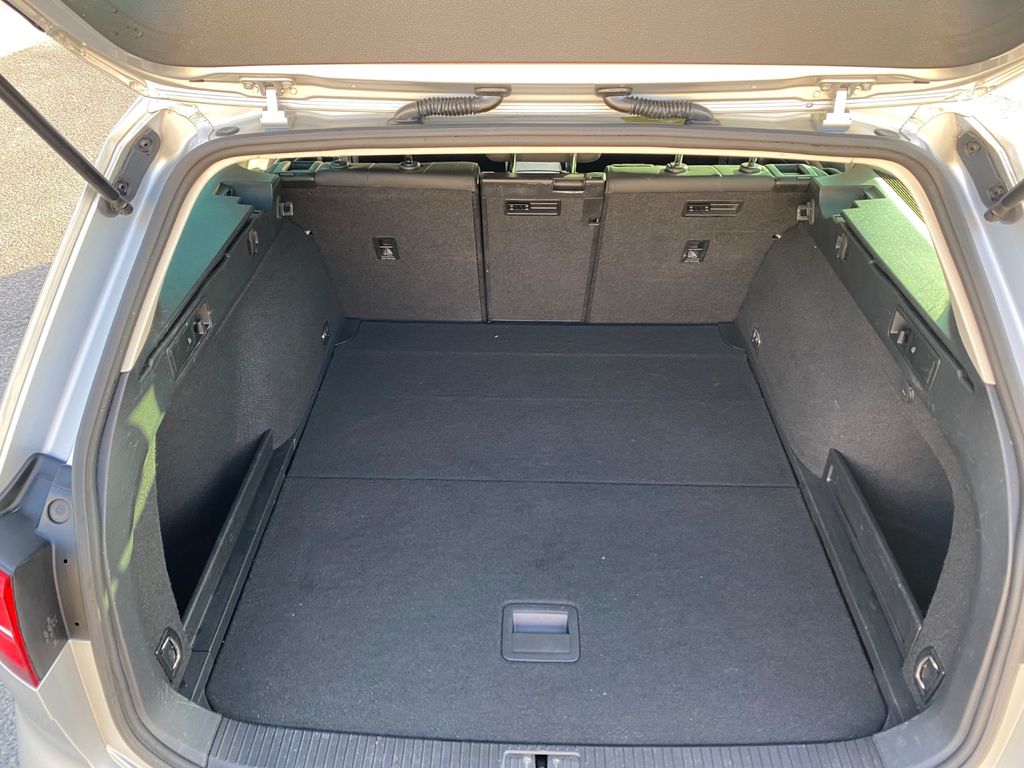 
Volkswagen Passat Variant Highline full									