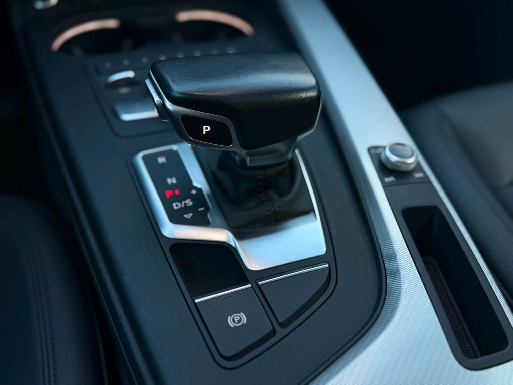 
Audi A4 B9/8W Sport full									