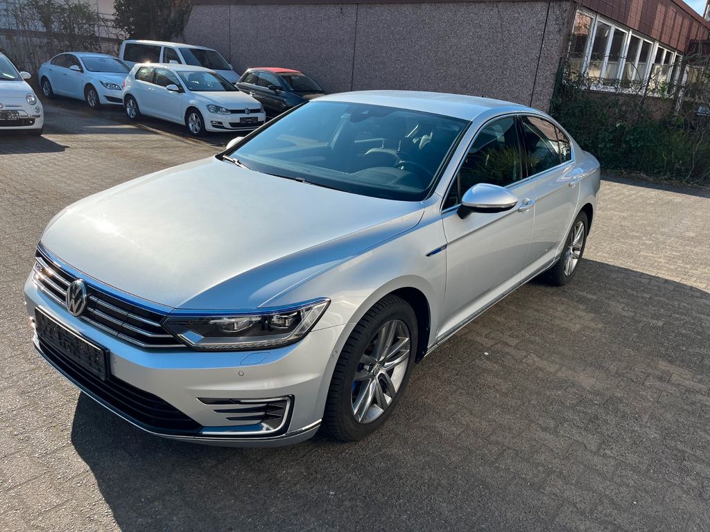 
Volkswagen Passat GTE 1.4TSI eHybrid Highline con navegación LED HUD full									
