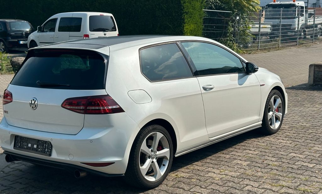 
Volkswagen Golf VII GTI PERFORMANCE full									