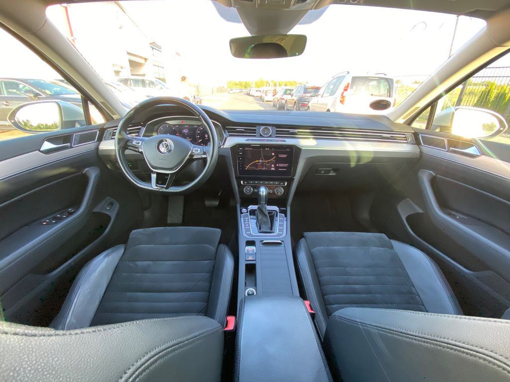 
Volkswagen Passat Variant Highline full									