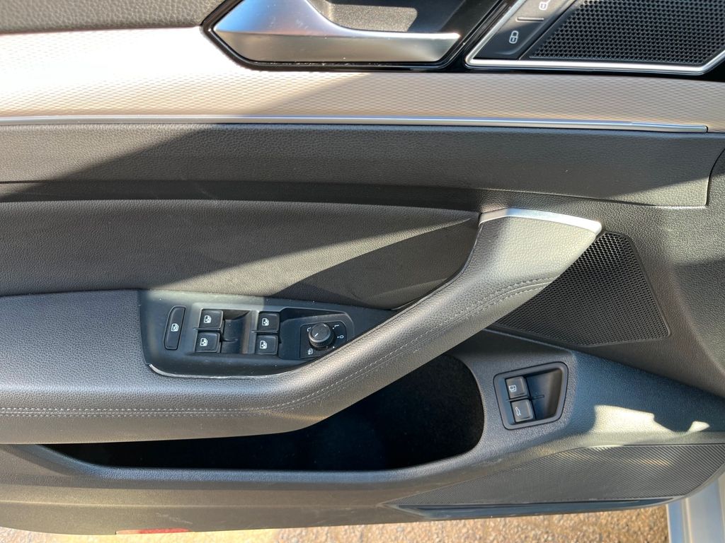 
Volkswagen Passat GTE 1.4TSI eHybrid Highline con navegación LED HUD full									